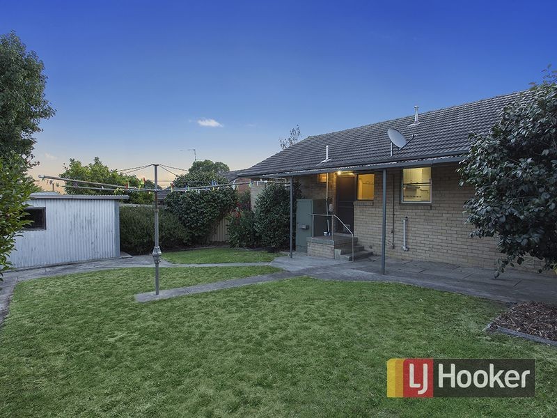 6 Deveney Street, Pakenham VIC 3810