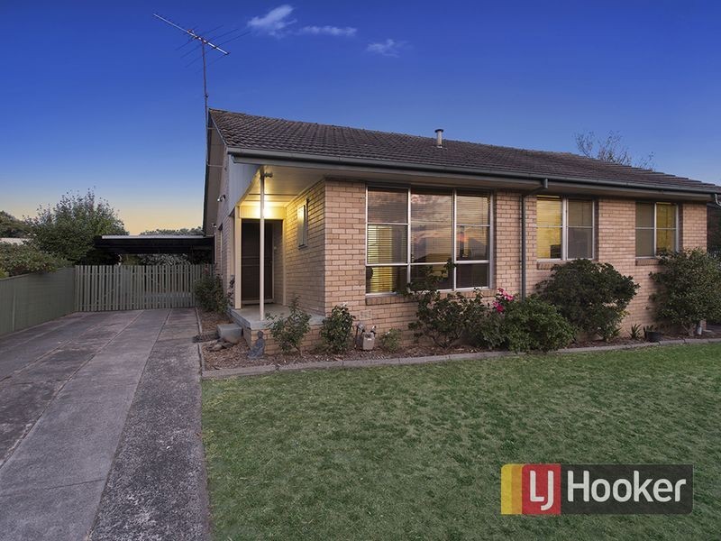 6 Deveney Street, Pakenham VIC 3810