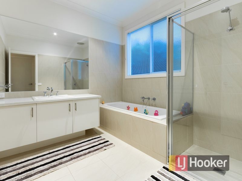 24 Jefferson Road, Garfield VIC 3814