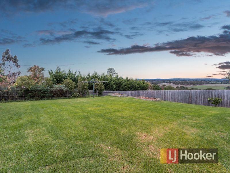 24 Jefferson Road, Garfield VIC 3814