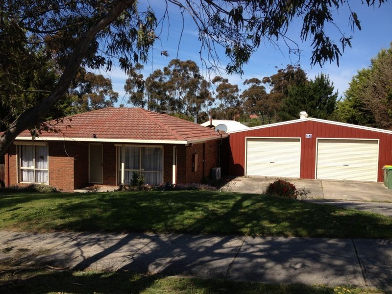 122 Duncan Drive, Pakenham VIC 3810