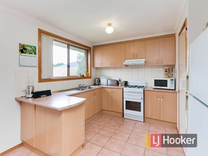 10 Rossi Close, Pakenham VIC 3810