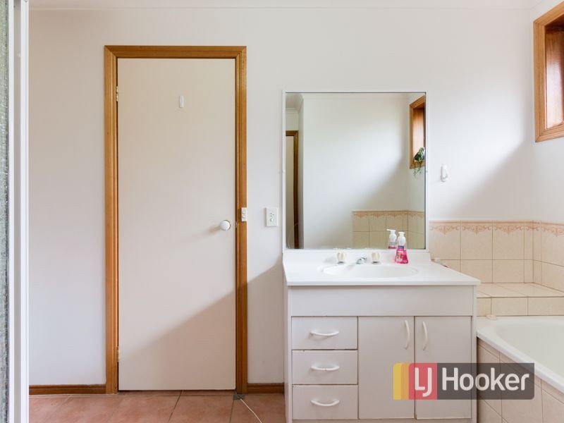10 Rossi Close, Pakenham VIC 3810
