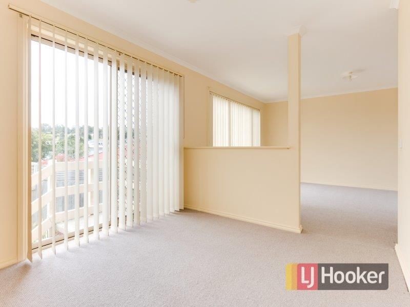 2/5 Glenda Court, Pakenham VIC 3810