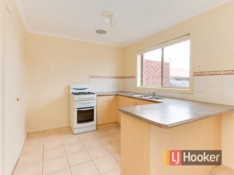 2/5 Glenda Court, Pakenham VIC 3810