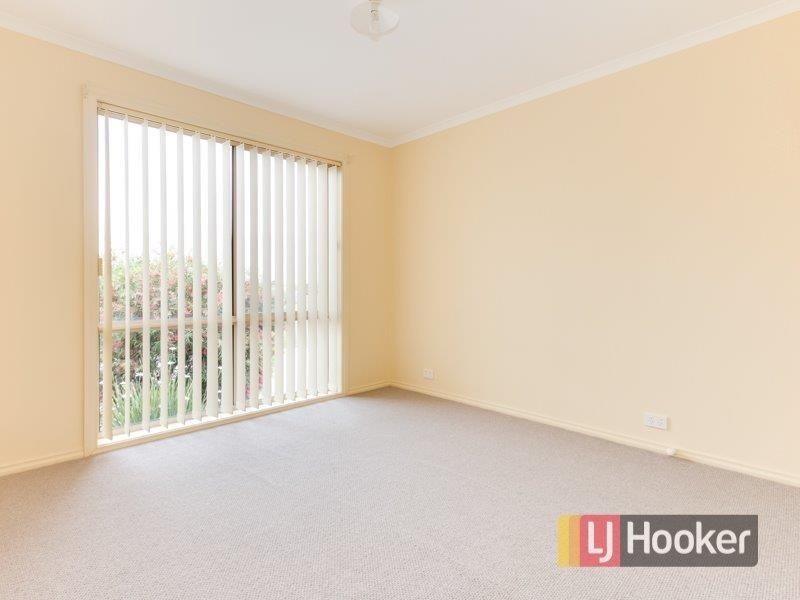 2/5 Glenda Court, Pakenham VIC 3810