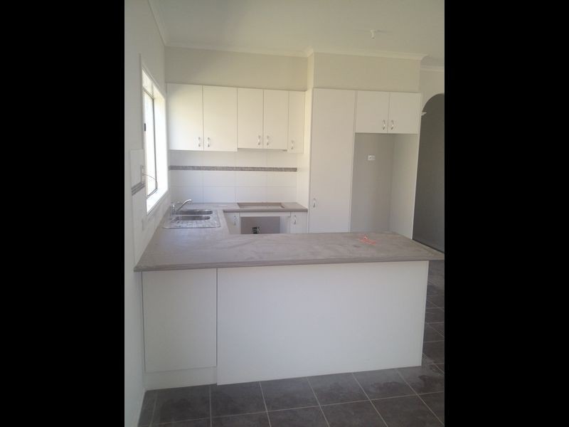 2/20 Ahern Road, Pakenham VIC 3810