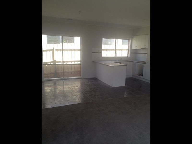 2/20 Ahern Road, Pakenham VIC 3810