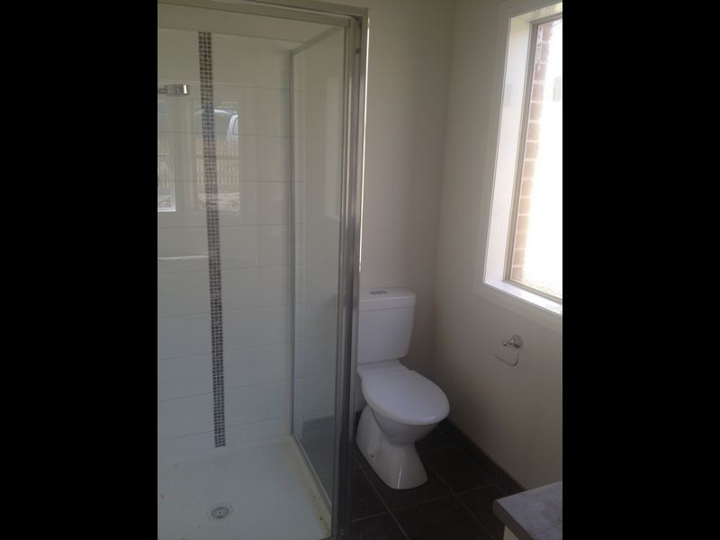 2/20 Ahern Road, Pakenham VIC 3810