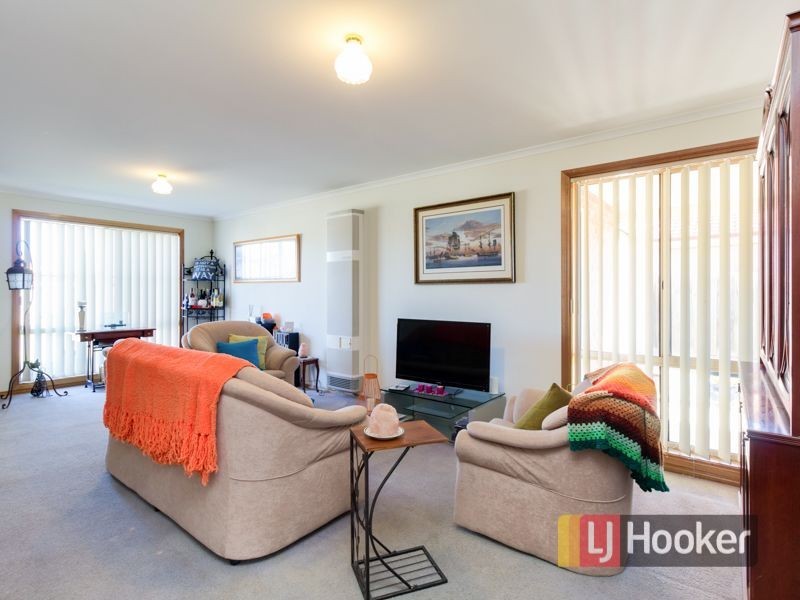 9 Rossi Close, Pakenham VIC 3810