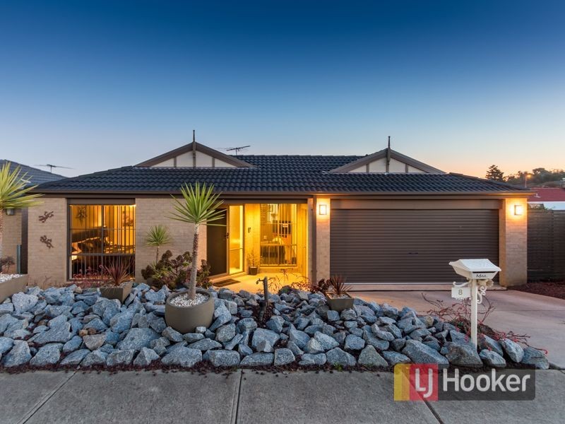 8 Sacha Drive, Pakenham VIC 3810
