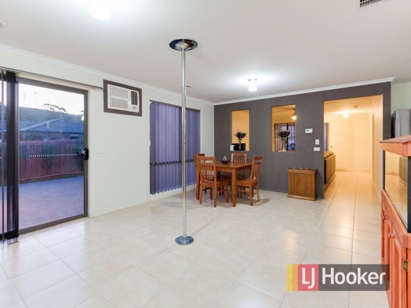 8 Sacha Drive, Pakenham VIC 3810