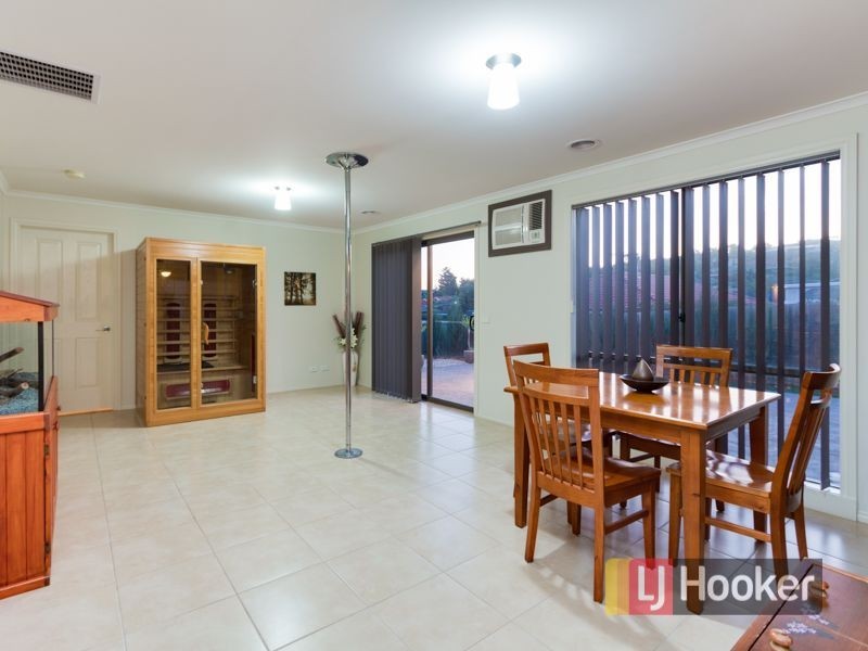 8 Sacha Drive, Pakenham VIC 3810