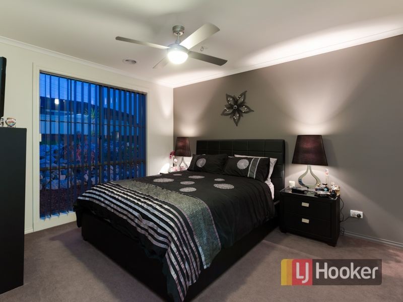 8 Sacha Drive, Pakenham VIC 3810