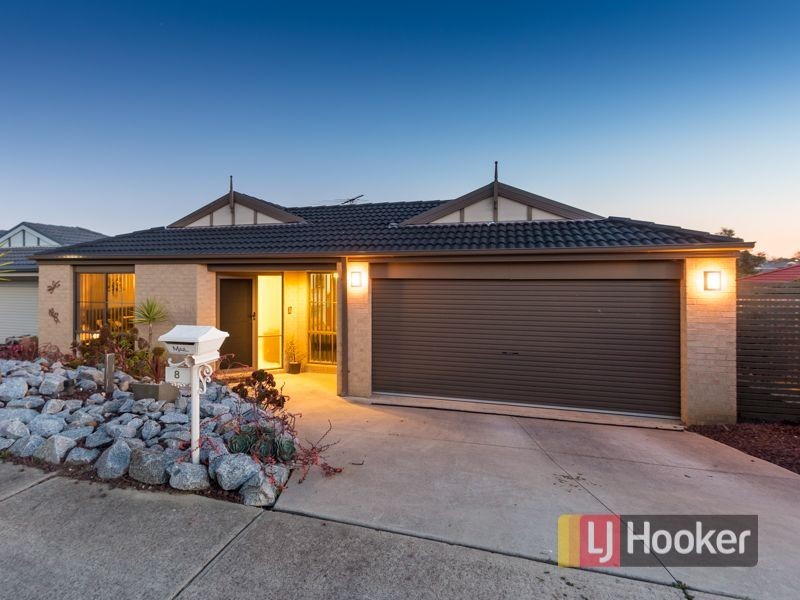 8 Sacha Drive, Pakenham VIC 3810