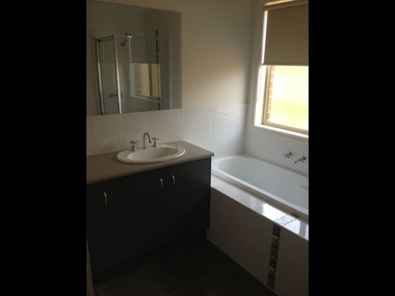 48 Summerhill Blvd, Drouin VIC 3818