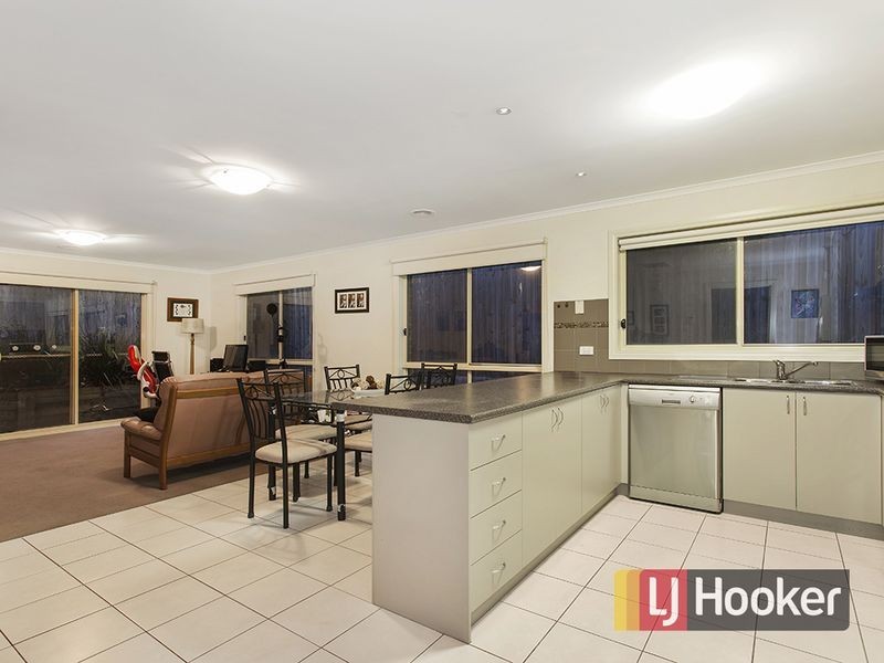 2/80 Eagle Drive, Pakenham VIC 3810