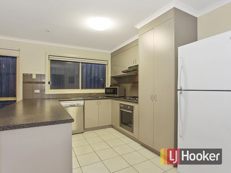 2/80 Eagle Drive, Pakenham VIC 3810