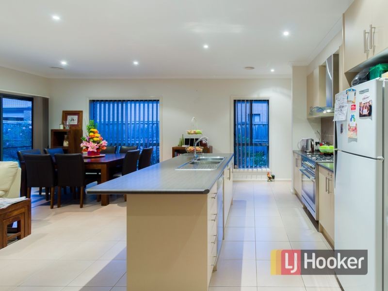 27 Flinders Park Drive, Officer VIC 3809