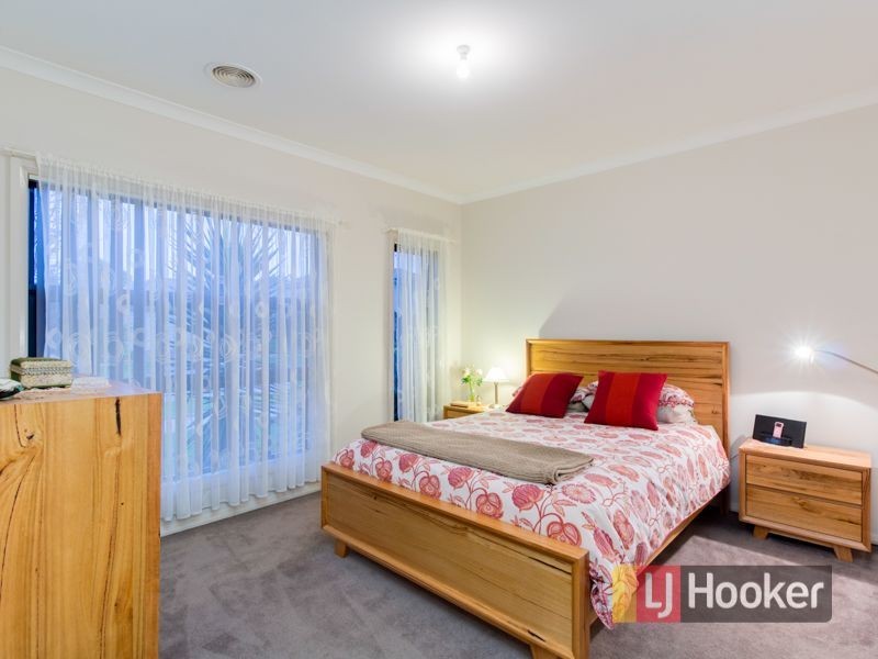 27 Flinders Park Drive, Officer VIC 3809