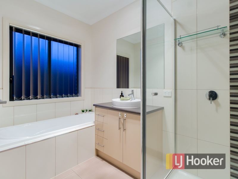 27 Flinders Park Drive, Officer VIC 3809