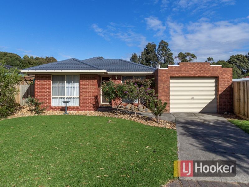 13 Gullquist Way, Pakenham VIC 3810