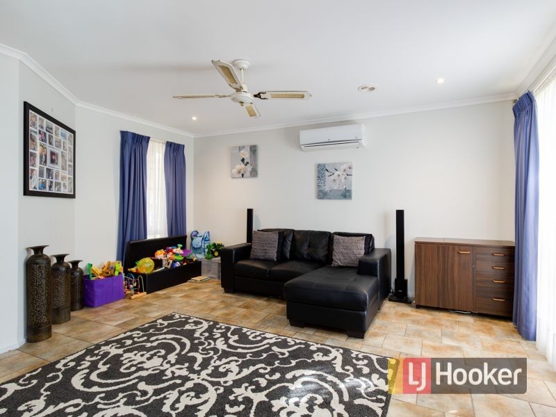13 Gullquist Way, Pakenham VIC 3810