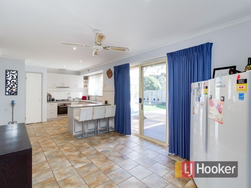 13 Gullquist Way, Pakenham VIC 3810