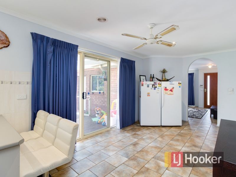 13 Gullquist Way, Pakenham VIC 3810
