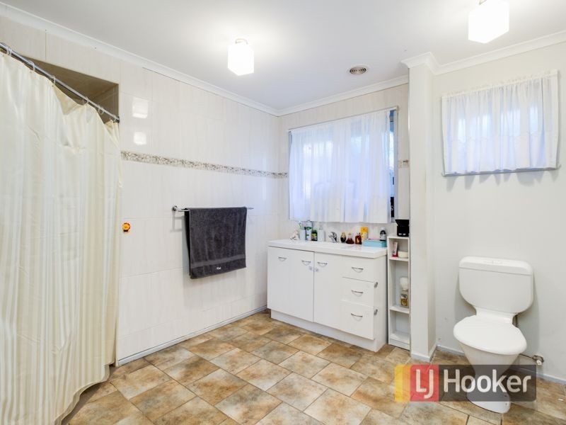 13 Gullquist Way, Pakenham VIC 3810