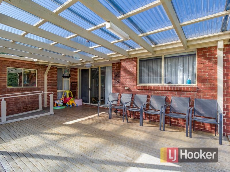 13 Gullquist Way, Pakenham VIC 3810