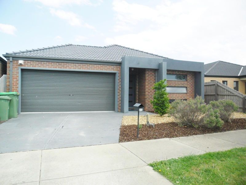 40 Sandalwood Drive, Pakenham VIC 3810