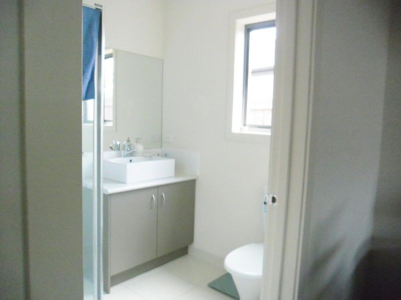 40 Sandalwood Drive, Pakenham VIC 3810