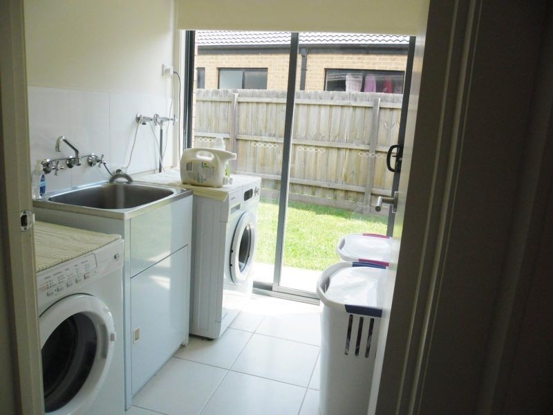 40 Sandalwood Drive, Pakenham VIC 3810