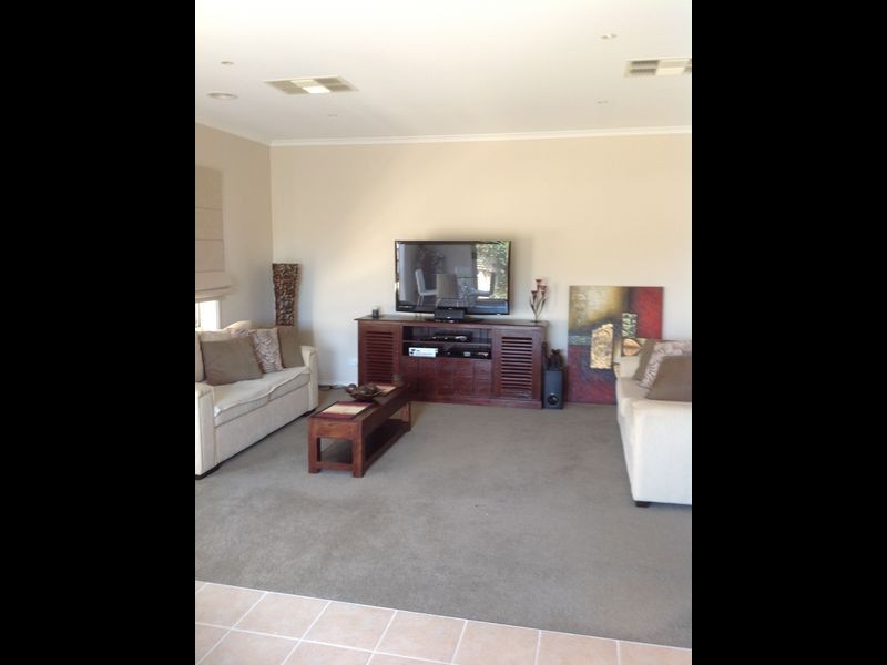 4/33 Princes Highway, Pakenham VIC 3810