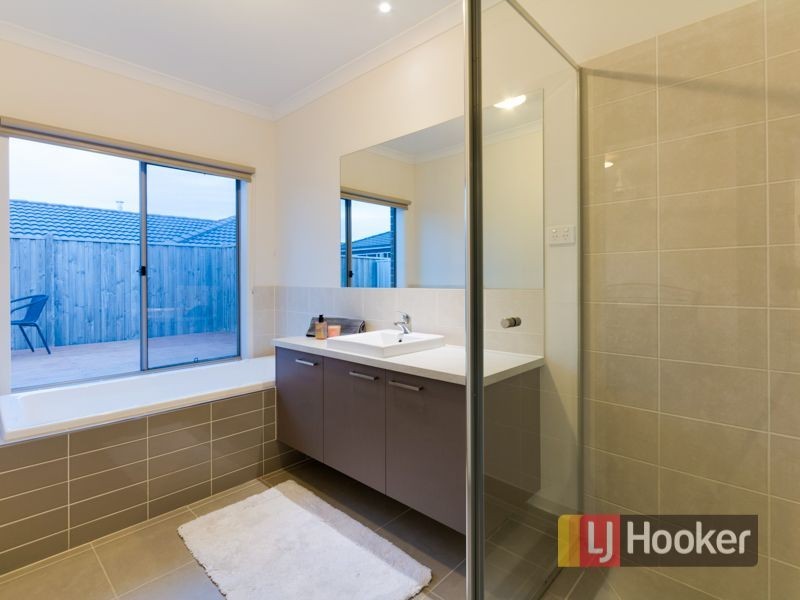 13 Clarendon Street, Pakenham VIC 3810