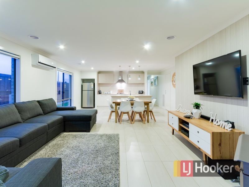 2 Tyalla Way, Pakenham VIC 3810