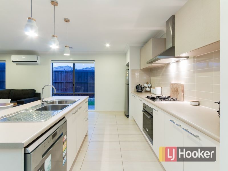 2 Tyalla Way, Pakenham VIC 3810