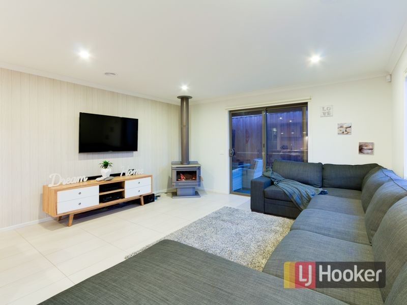 2 Tyalla Way, Pakenham VIC 3810