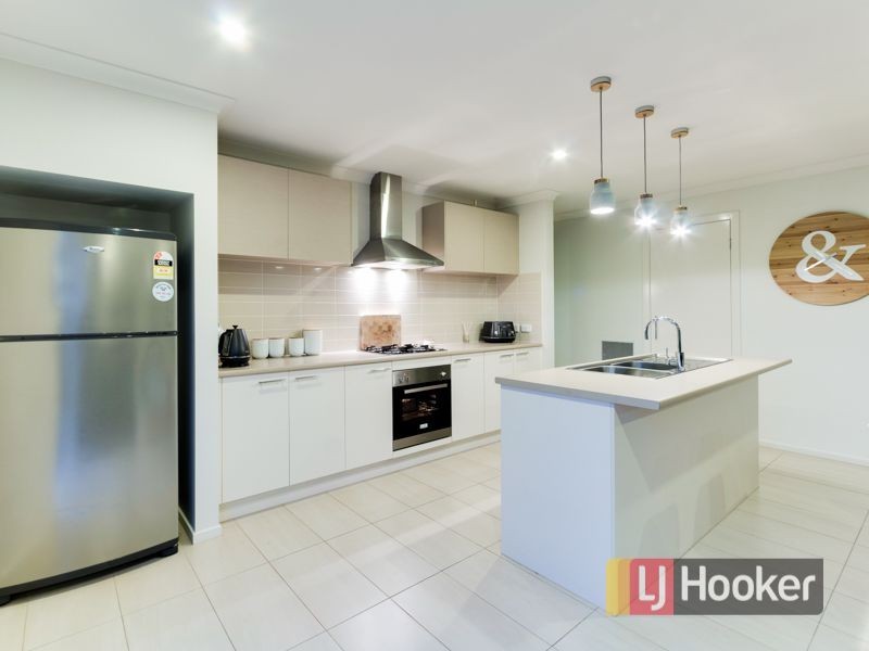 2 Tyalla Way, Pakenham VIC 3810