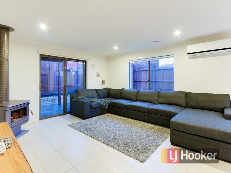 2 Tyalla Way, Pakenham VIC 3810