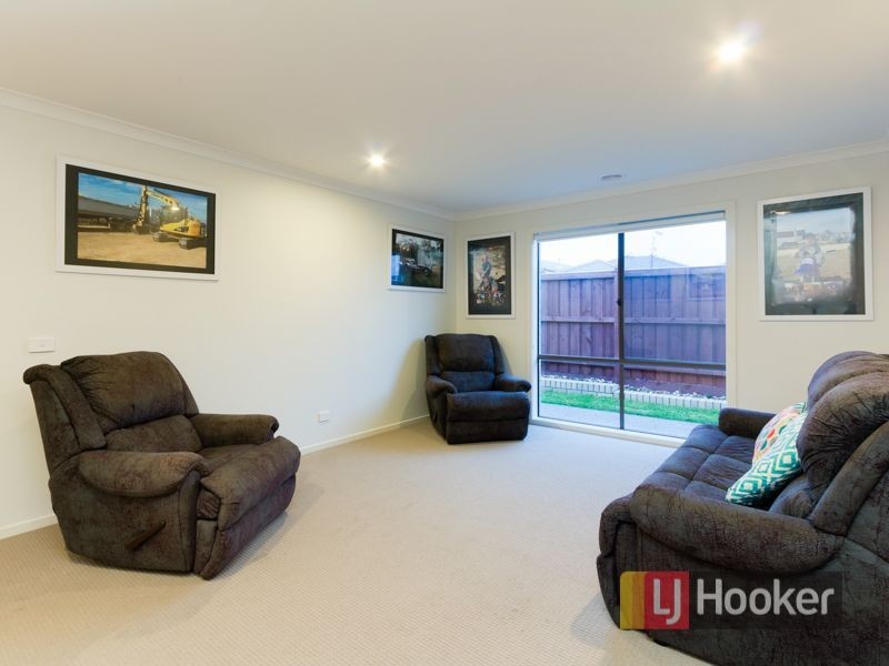 2 Tyalla Way, Pakenham VIC 3810