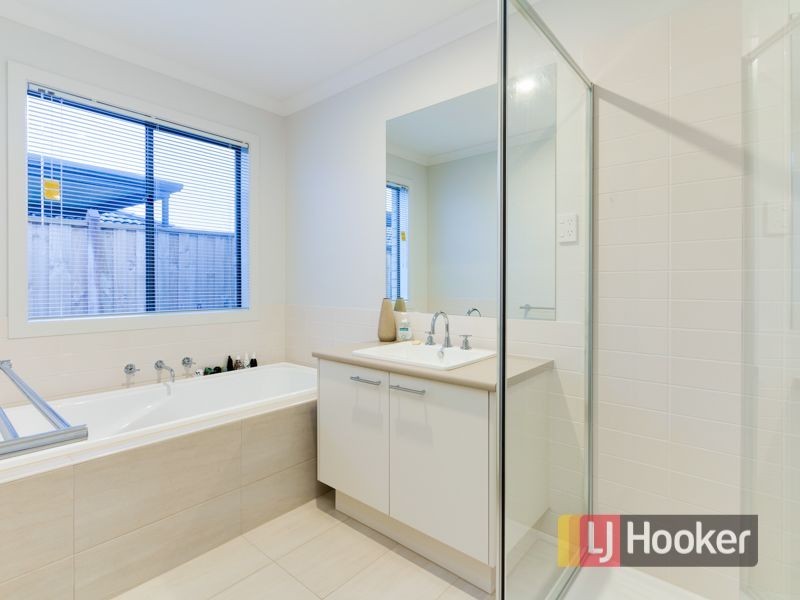 2 Tyalla Way, Pakenham VIC 3810