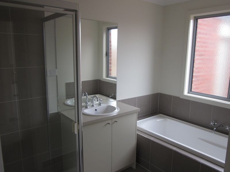 93 Henry Road, Pakenham VIC 3810