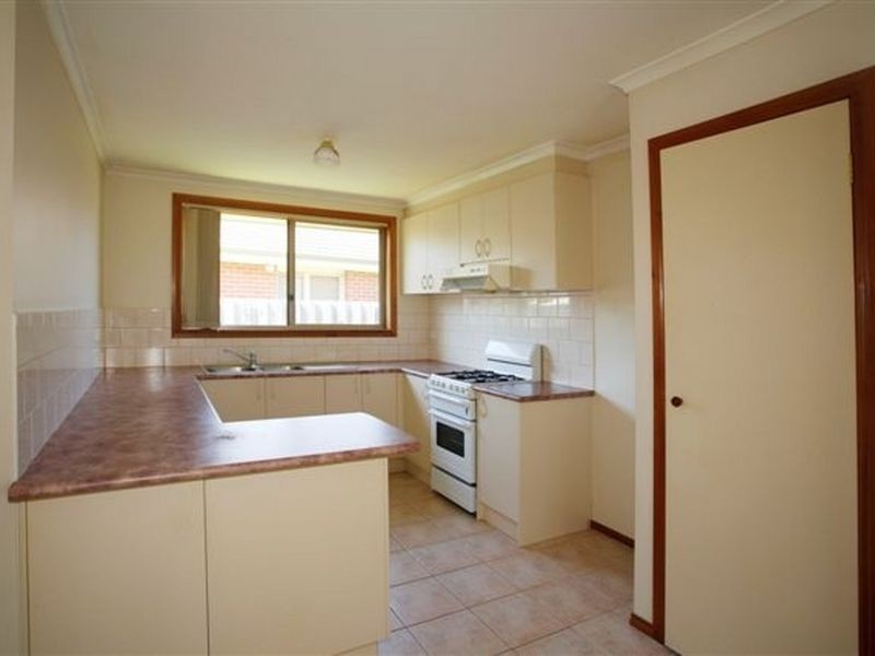 8 Naples Way, Pakenham VIC 3810