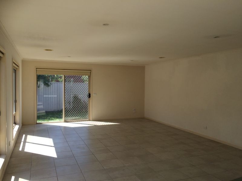 2 Catherine Place, Pakenham VIC 3810