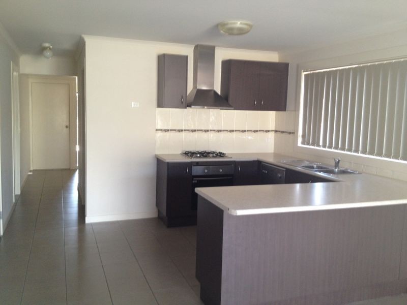 72 Pommel Street, Pakenham VIC 3810