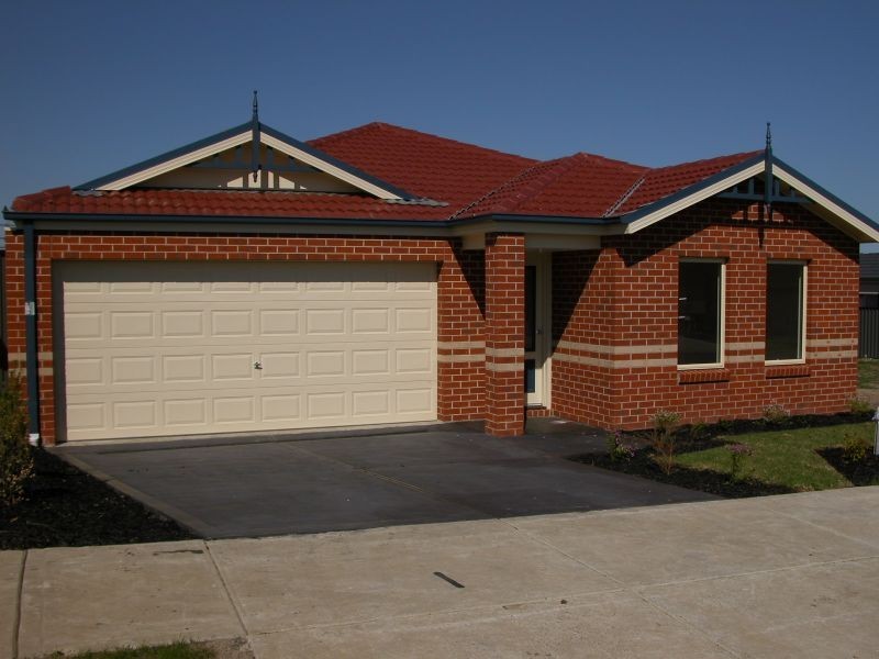 12 Sienna Way, Pakenham VIC 3810