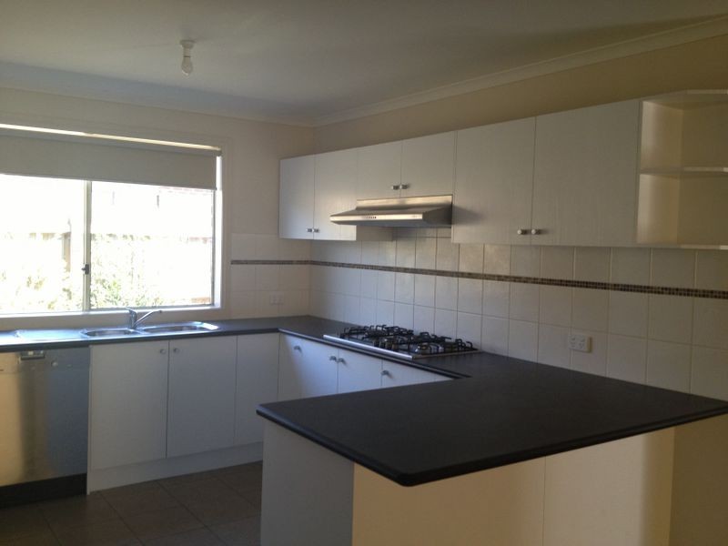 61 Sandalwood Drive, Pakenham VIC 3810