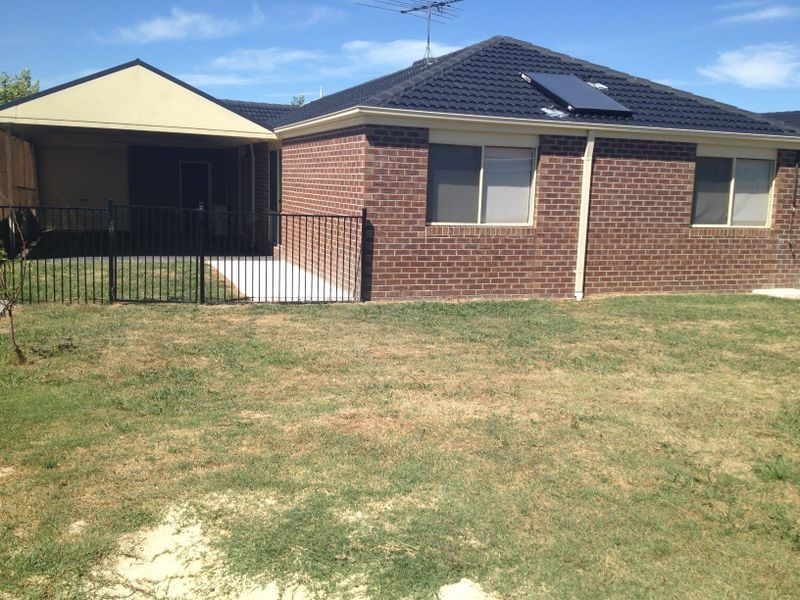 61 Sandalwood Drive, Pakenham VIC 3810